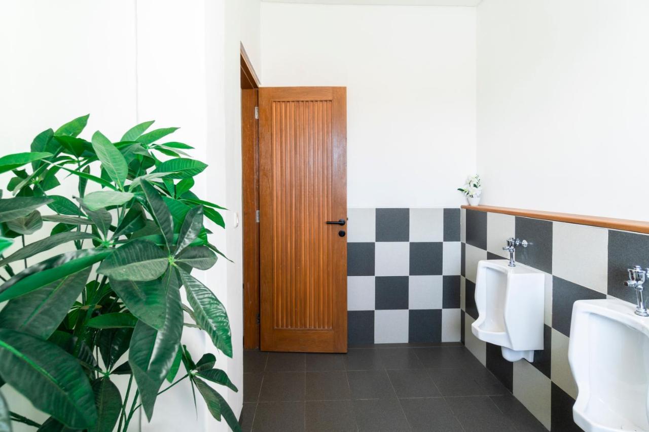 Roomates Surf Camp Canggu By Ini Vie Hospitality Екстер'єр фото
