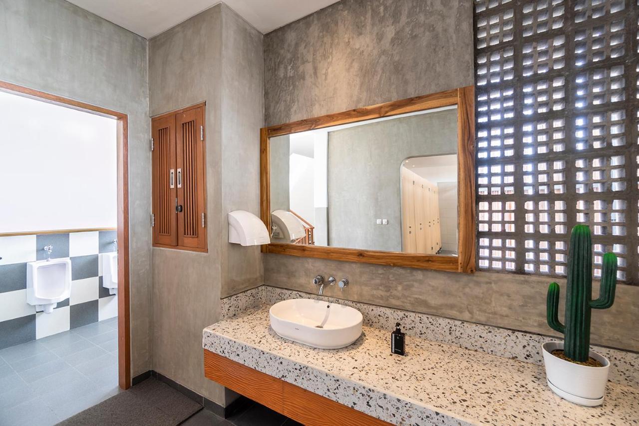 Roomates Surf Camp Canggu By Ini Vie Hospitality Екстер'єр фото