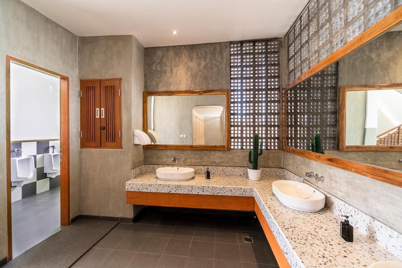 Roomates Surf Camp Canggu By Ini Vie Hospitality Екстер'єр фото