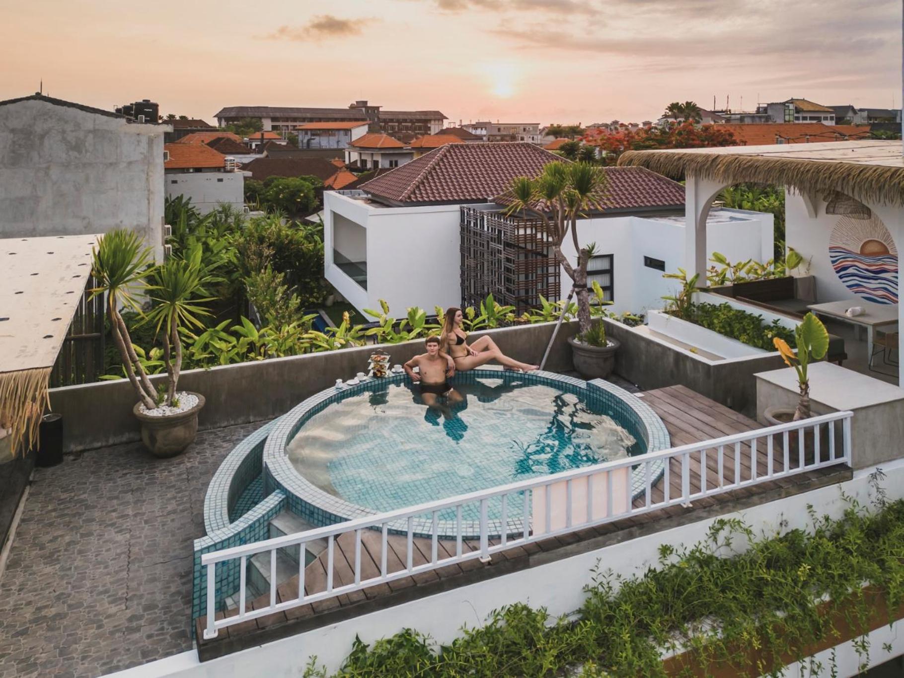 Roomates Surf Camp Canggu By Ini Vie Hospitality Екстер'єр фото