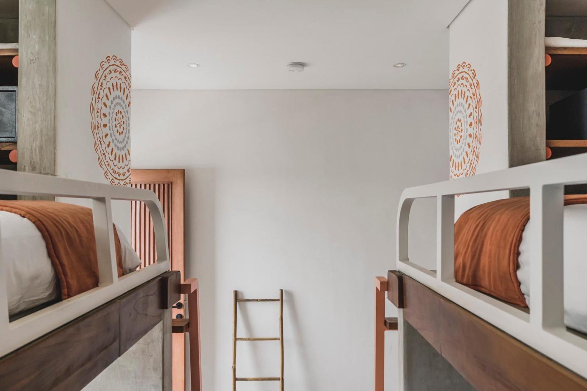 Roomates Surf Camp Canggu By Ini Vie Hospitality Екстер'єр фото